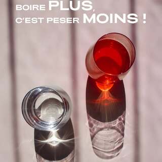 En été, l’eau devient votre meilleure alliée. 
Elle hydrate, régule, soulage… et accompagne en douceur l’amincissement.
Un geste simple, souvent oublié, pourtant essentiel pour soutenir vos hormones et vous sentir plus légère.

#methodewoman20 #santé #femme #reequilibragealimentaire #coaching
